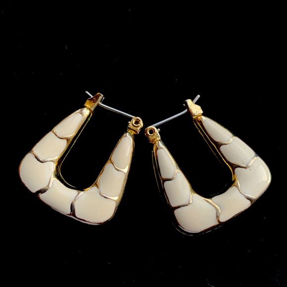 Vintage 1970s Enameled Gold Tone & Cream‎ Square Hoop Earrings - Picture 1 of 5